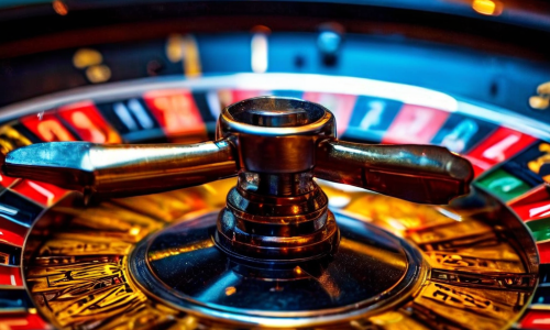 돌아가는 룰렛 휠의 클로즈업 속 흐릿한 숫자와 색상, 그리고 그 표면에 비친 당황하고 속아 넘어가는 듯한 인간의 눈빛을 통해 도박의 불확실성과 심리적 속임수를 시각적으로 표현한 이미지입니다.